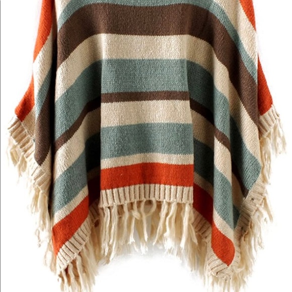 Oversized Batwing Sleeved Poncho - Picture 4 of 6